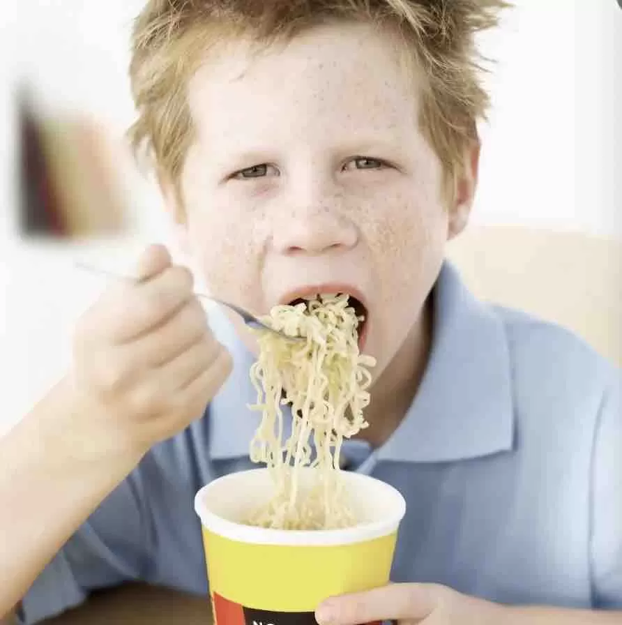 Never let your children eat too much instant noodles